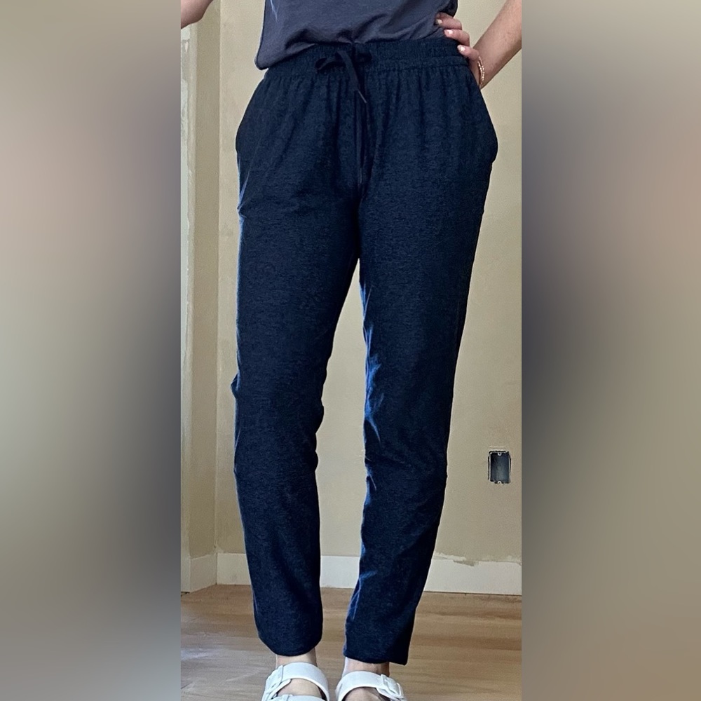 Outdoor voices women’s joggers, navy blue Heather